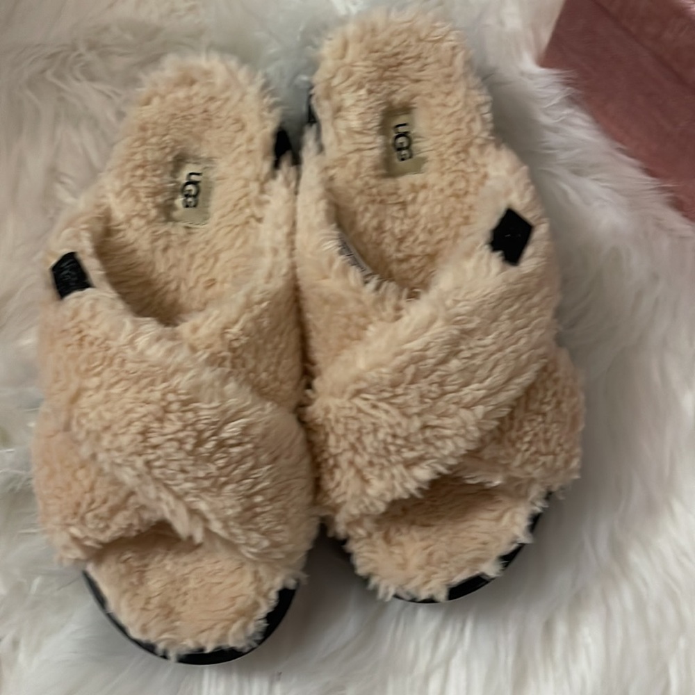 Ugg Fuzz Sugar Cross Slide New size 8, 9 - Picture 14 of 14